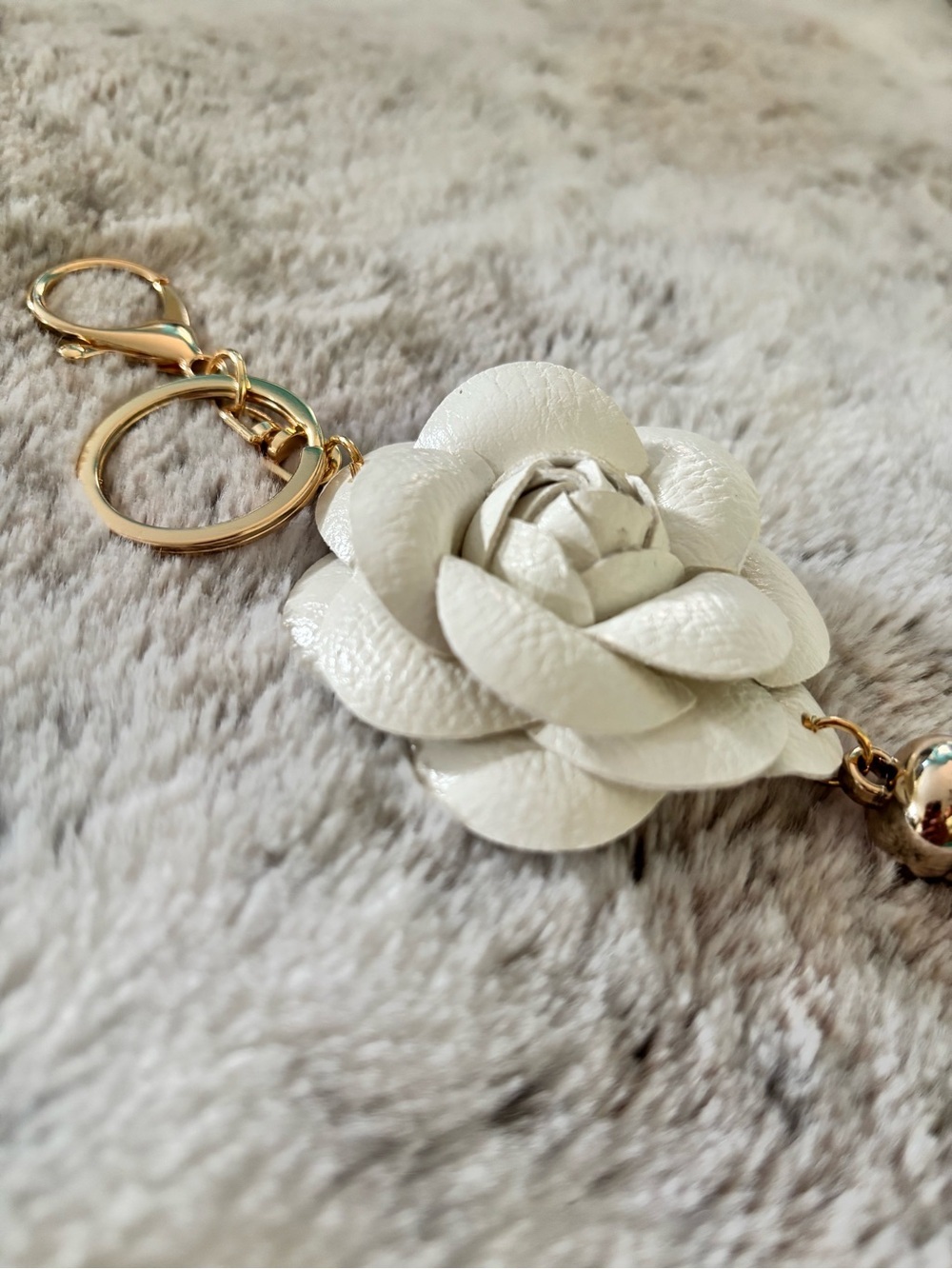 White Faux Leather Camellia Flower Tassel Keychain Bag Charm New - Picture 6 of 7